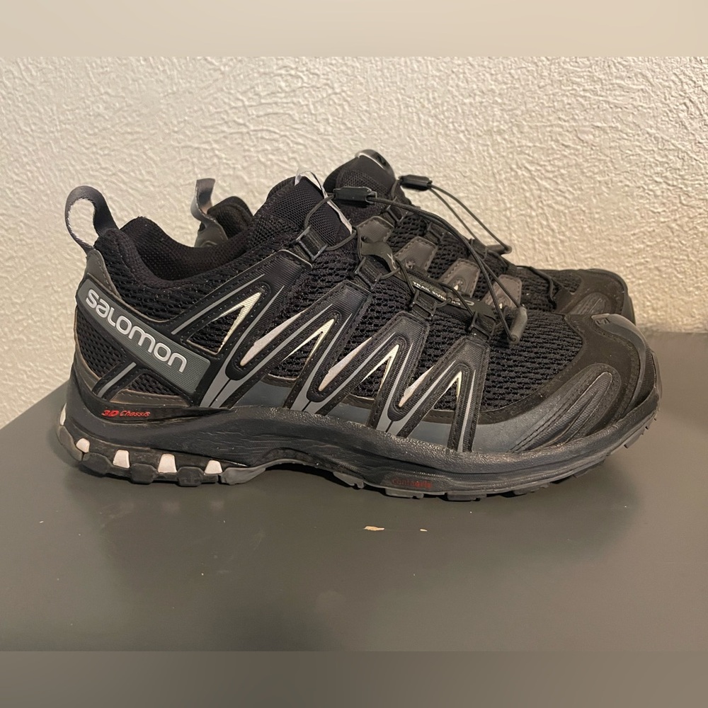 Salomon, XA Pro 3D Trail Sneaker in Black/Black/Magnet. Men’s Size 9.